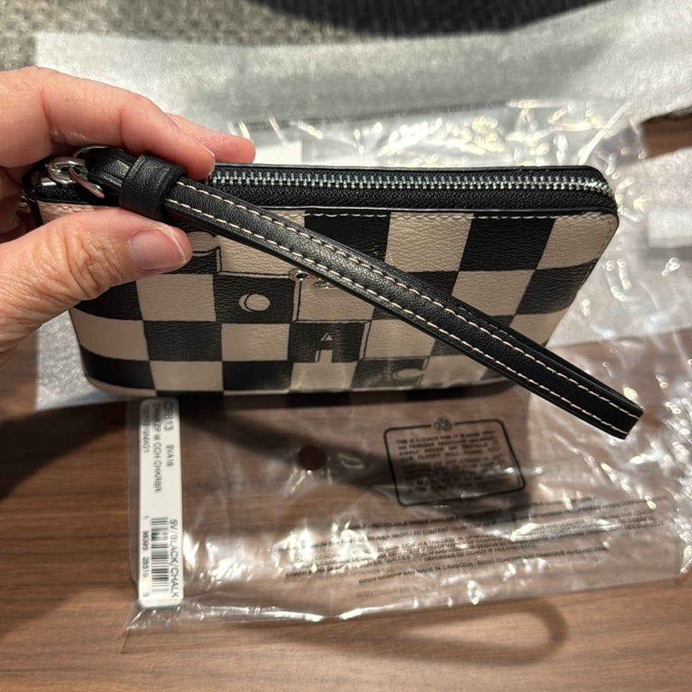 Coach corner zip wristlet - Picture 2 of 6